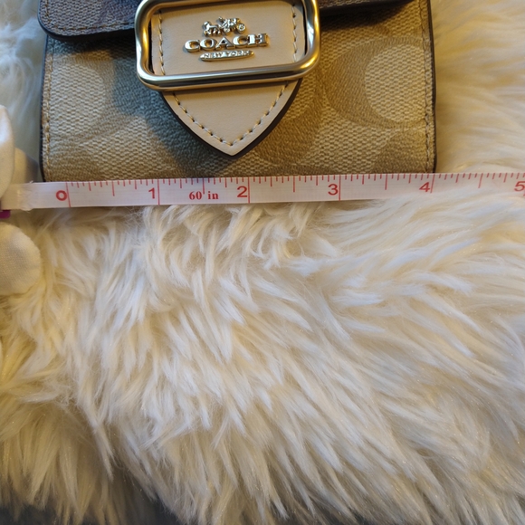 Coach Beige and Cream Signature Morgan Wallet New With Tags 🎁🎁 - Picture 10 of 15